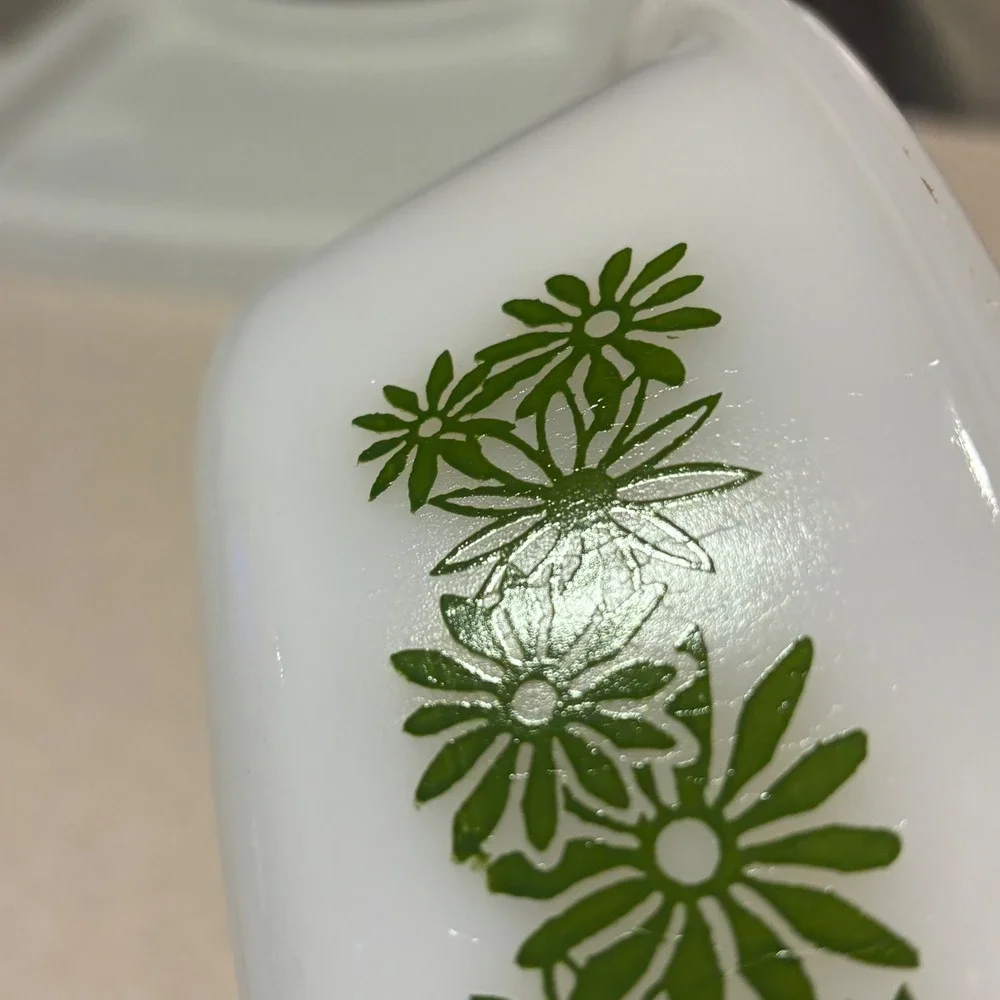Pyrex vintage milk